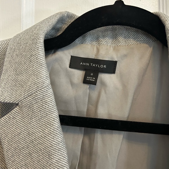 Ann Taylor fine striped trouser suit - Picture 2 of 16